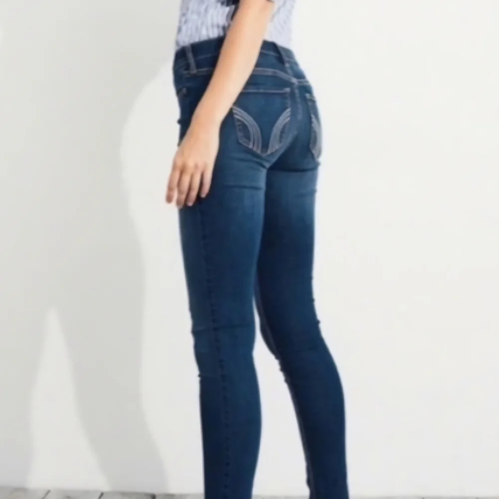 Hollister Women's Dark Blue Skinny Jeans - Picture 1 of 8
